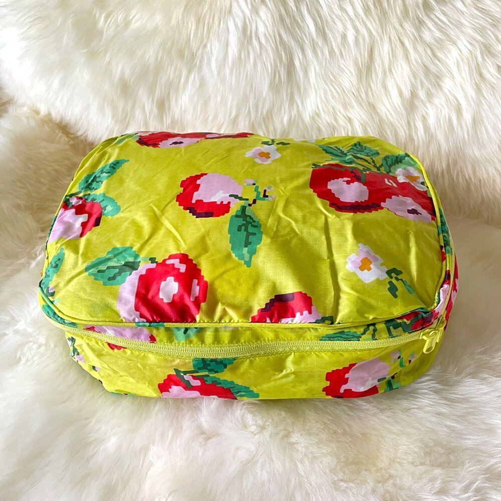 NWOT Baggu Packing Cube Large - Needlepoint Apple (Needlepoint Fruit)